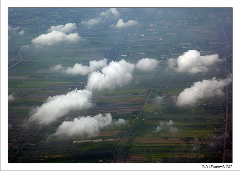 2011 - 08 - Dans les airs 23